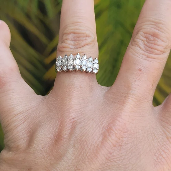 1 CTW 10k YG and WG Tiered Diamond 3 rows - Picture 13 of 15